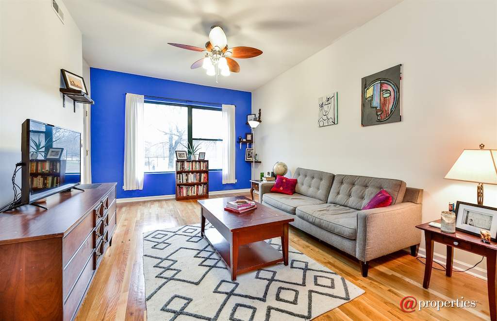 5756 S King Drive #1 Chicago, Illinois 60637 - Living Room