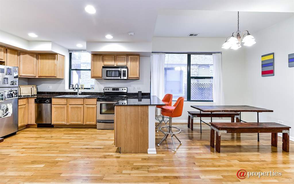 5756 S King Drive #1 Chicago, Illinois 60637 - Dining Room