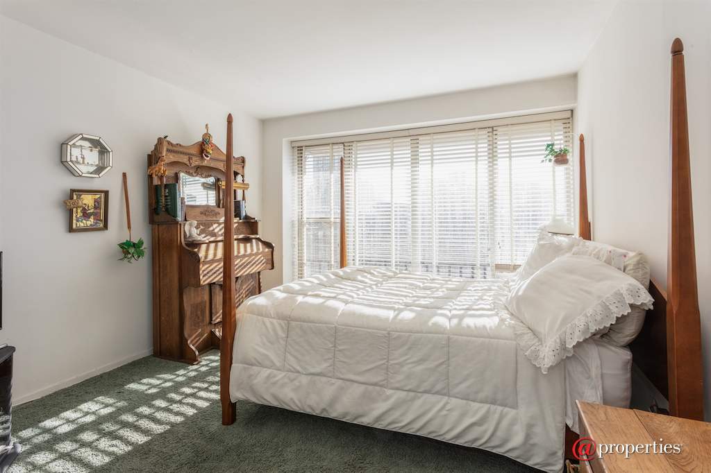 1960 N Lincoln Park West #408 Chicago, Illinois 60614 - Bedroom