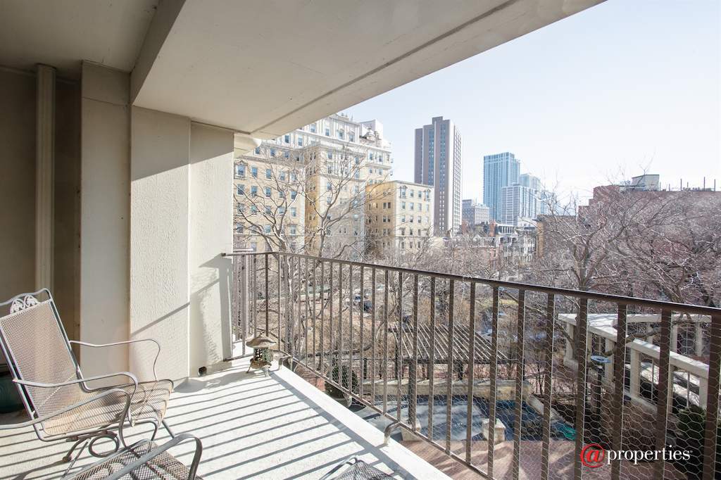 1960 N Lincoln Park West #408 Chicago, Illinois 60614 - Balcony