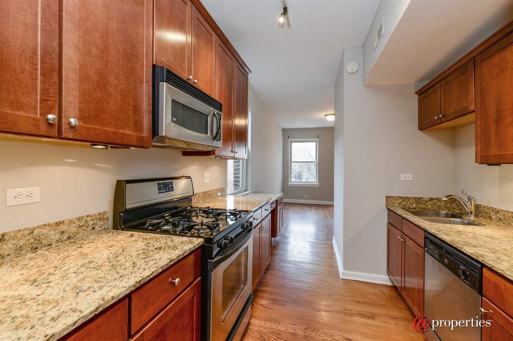5739 N Ridge Avenue #3W Chicago, Illinois 60660 - Kitchen