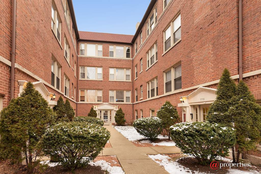 5739 N Ridge Avenue #3W Chicago, Illinois 60660 - Front View