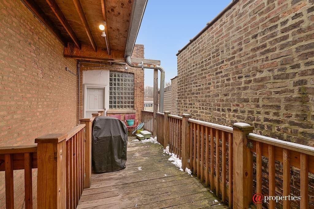 5739 N Ridge Avenue #3W Chicago, Illinois 60660 - Deck