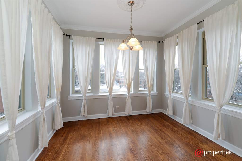5739 N Ridge Avenue #3W Chicago, Illinois 60660 - Sun Room