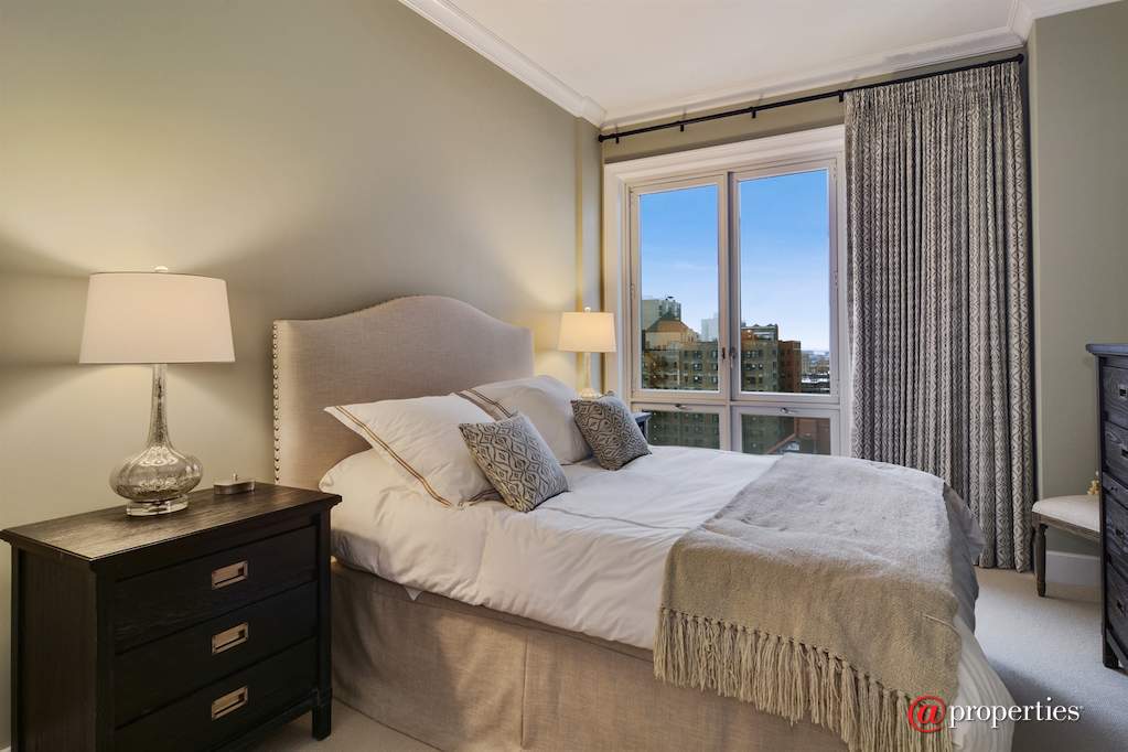 2550 N Lakeview Avenue #N1204 Chicago, Illinois 60614 - 2nd Bedroom