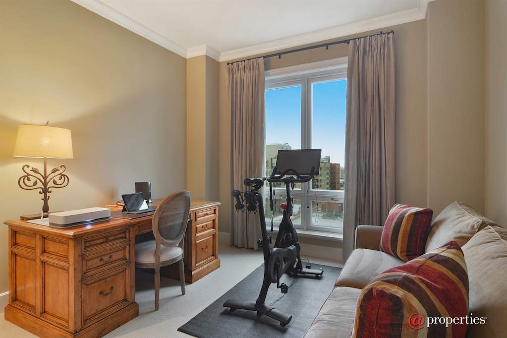 2550 N Lakeview Avenue #N1204 Chicago, Illinois 60614 - 3rd Bedroom