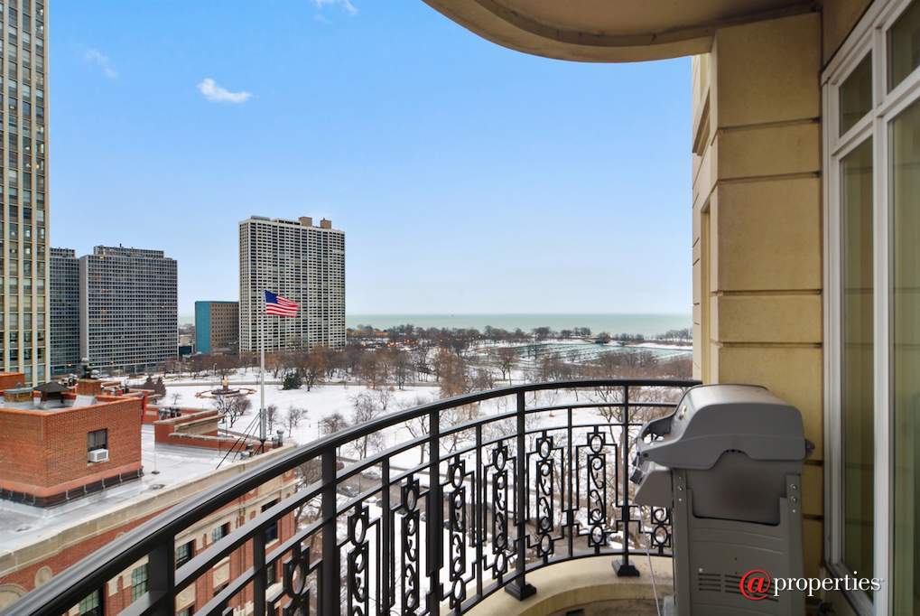 2550 N Lakeview Avenue #N1204 Chicago, Illinois 60614 - Balcony
