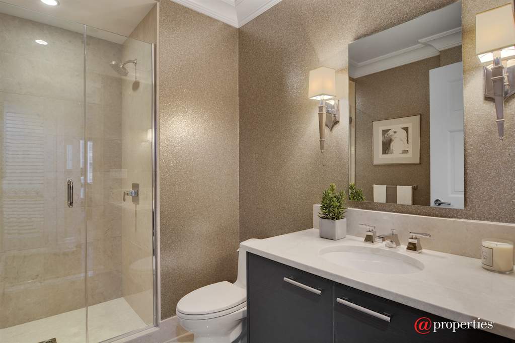 2550 N Lakeview Avenue #N1204 Chicago, Illinois 60614 - 2nd Bathroom