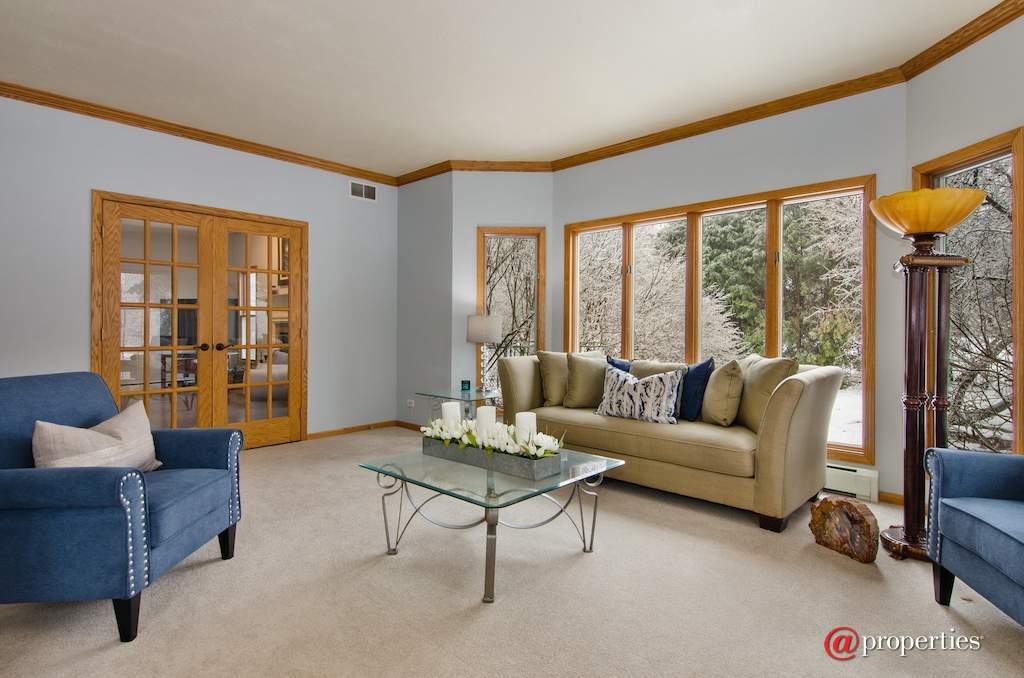 8N664 Edgewood Road Elgin, Illinois 60124 - Living Room