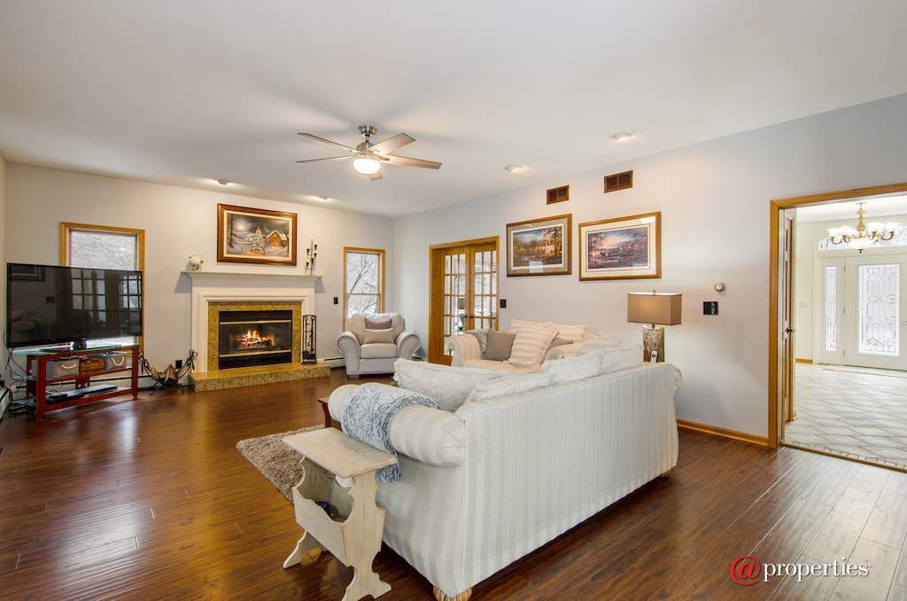 8N664 Edgewood Road Elgin, Illinois 60124 - Family Room
