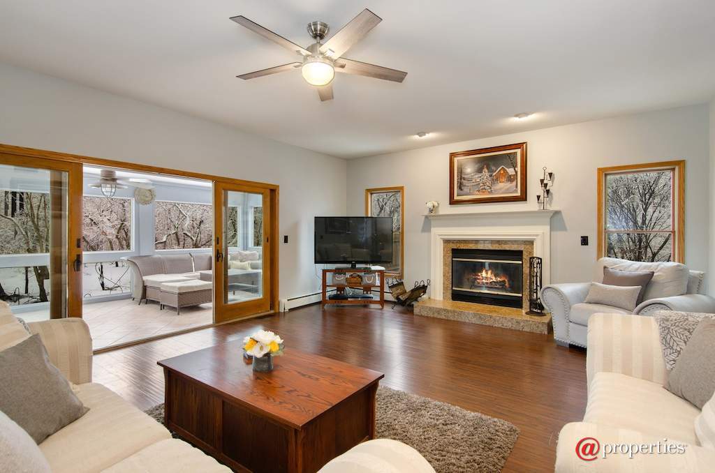 8N664 Edgewood Road Elgin, Illinois 60124 - Family Room