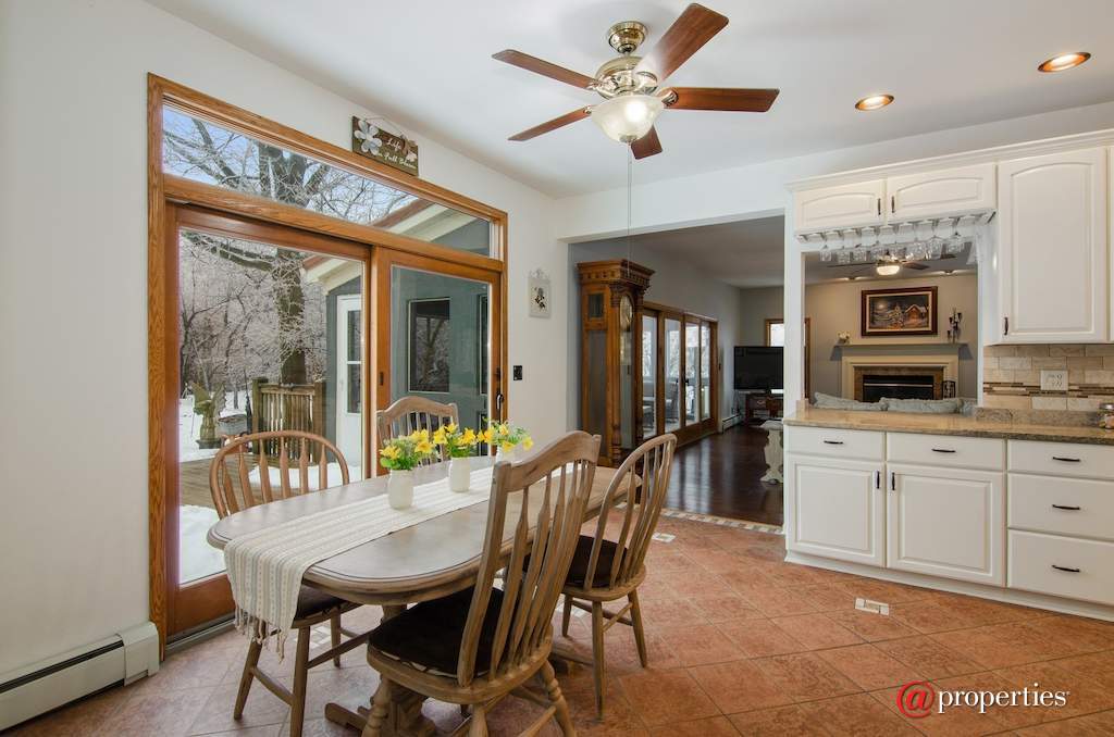 8N664 Edgewood Road Elgin, Illinois 60124 - Breakfast Area