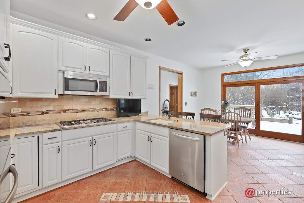 8N664 Edgewood Road Elgin, Illinois 60124 - Image 10