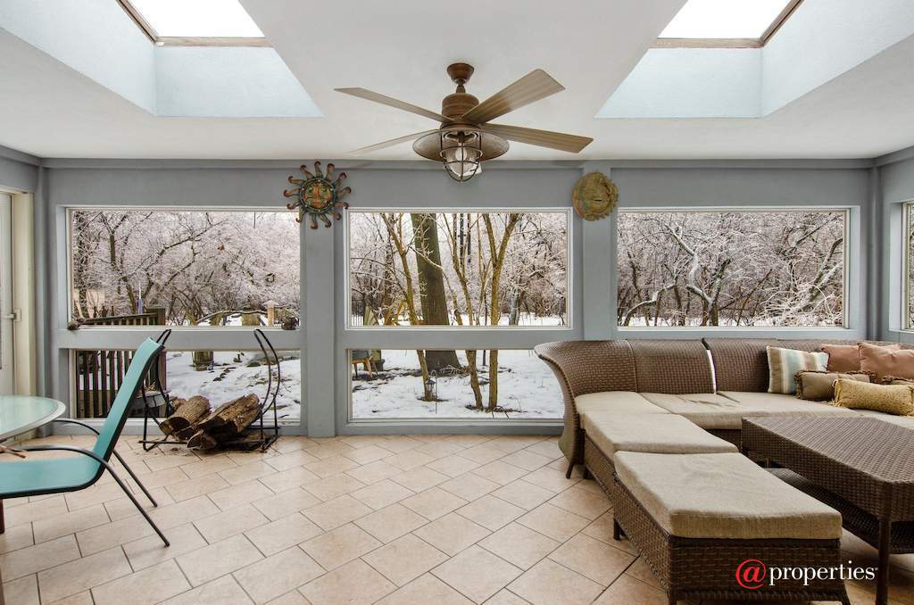 8N664 Edgewood Road Elgin, Illinois 60124 - Screened in Porch