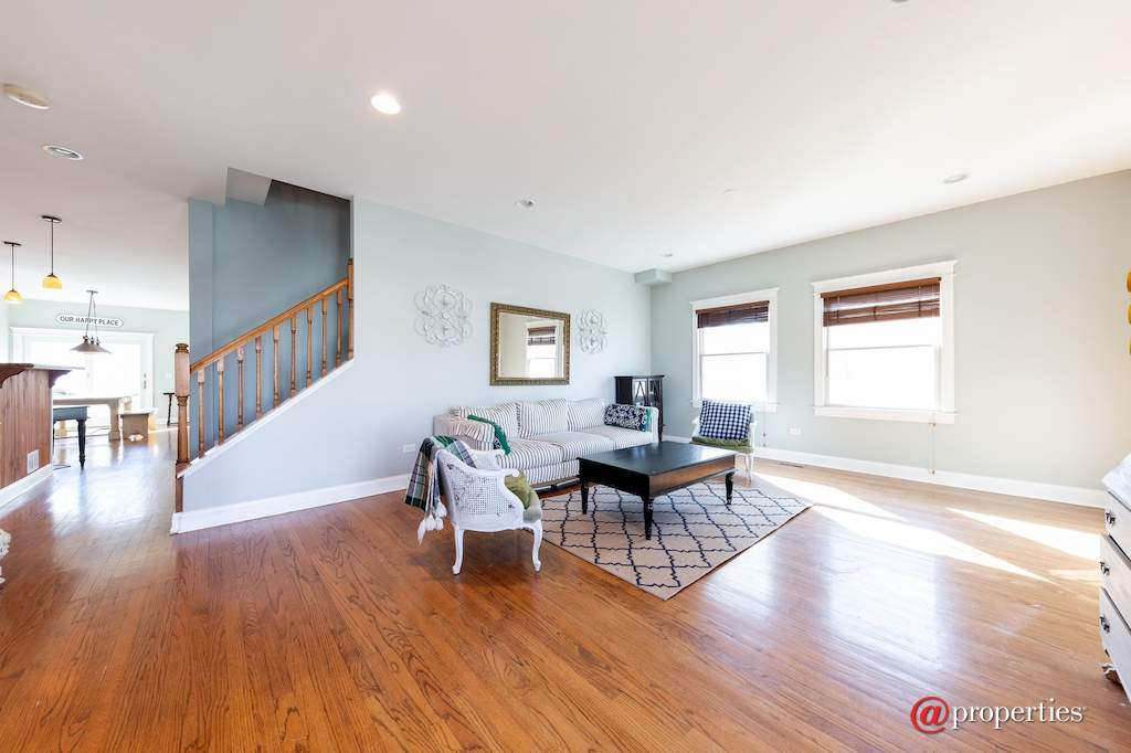 425 N Garfield Street Lombard, Illinois 60148 - Living Room