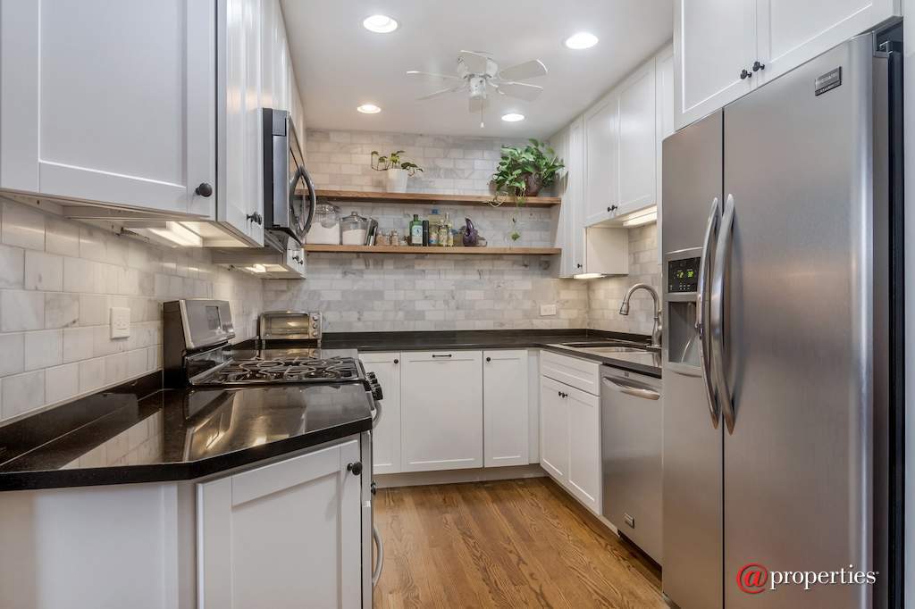 1351 W Webster Avenue #2C Chicago, Illinois 60614 - Kitchen