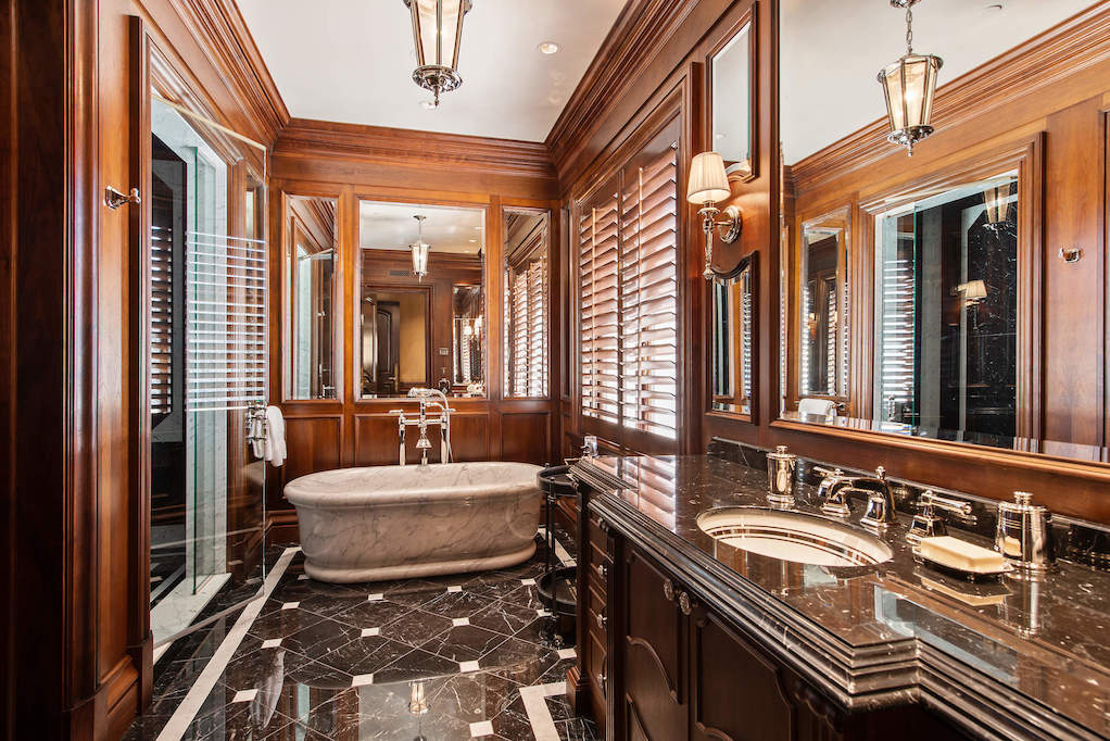 68 Locust Road Winnetka, Illinois 60093 - 3rd Bathroom