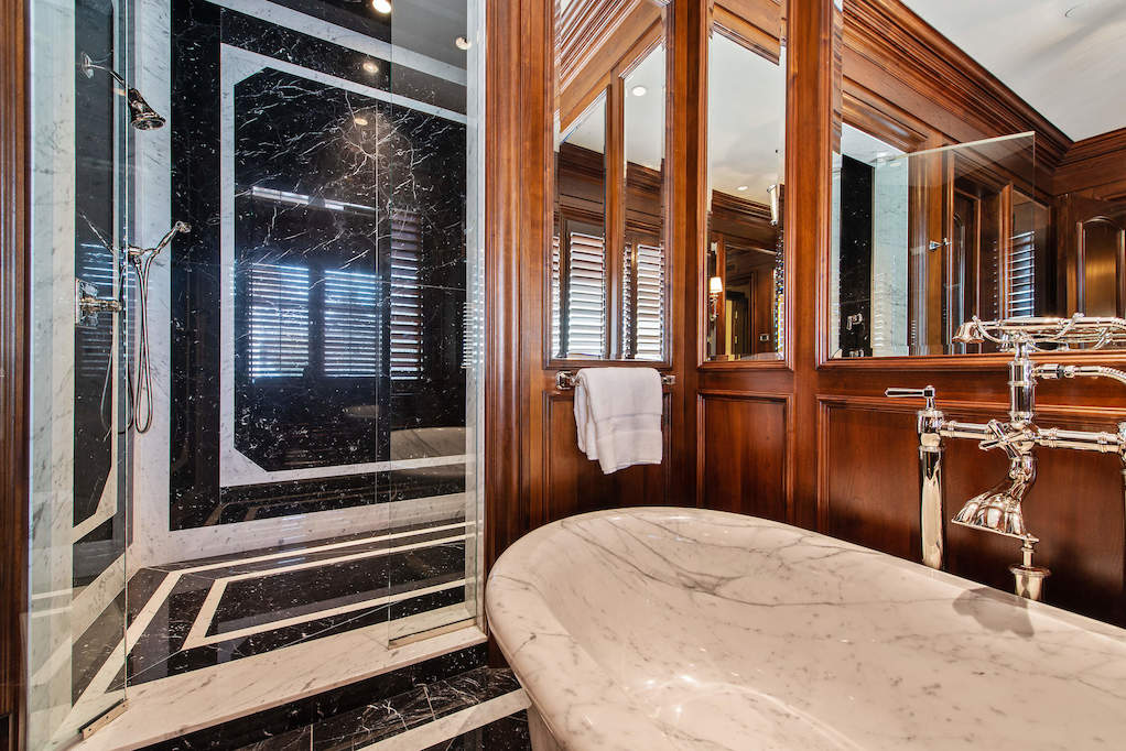68 Locust Road Winnetka, Illinois 60093 - 3rd Bathroom