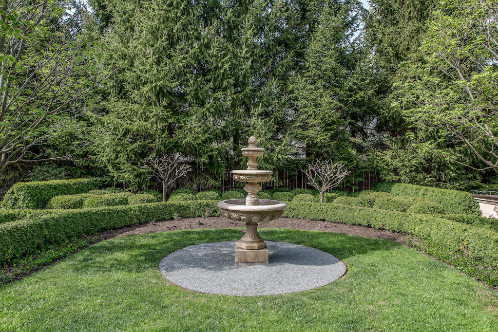 68 Locust Road Winnetka, Illinois 60093 - Location 3