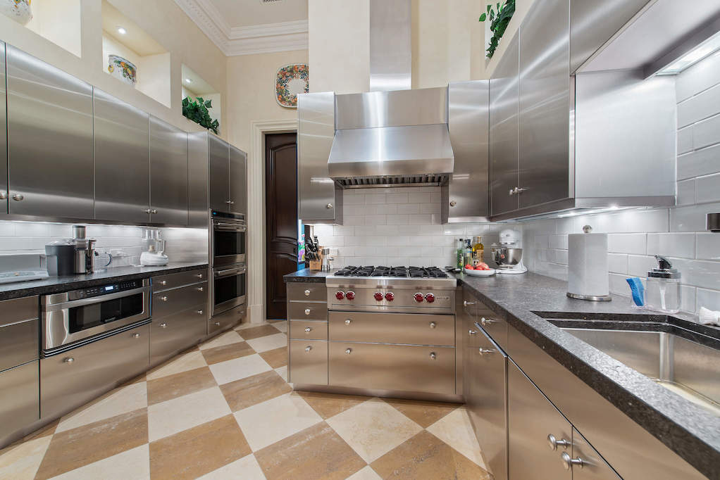 68 Locust Road Winnetka, Illinois 60093 - Catering Prep Kitchen Off Dining Room