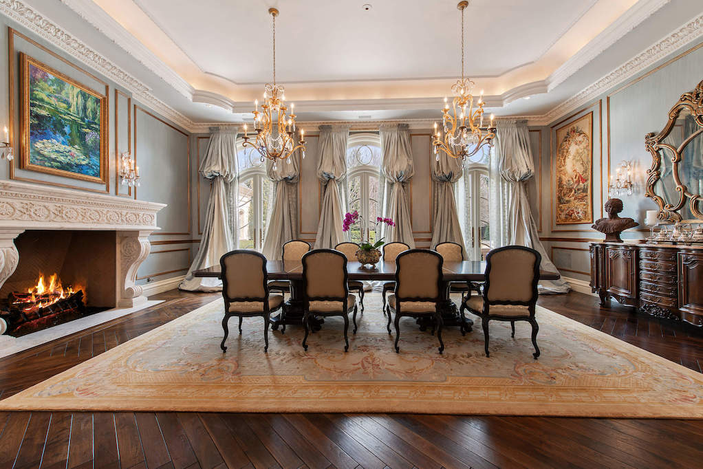 68 Locust Road Winnetka, Illinois 60093 - Dining Room