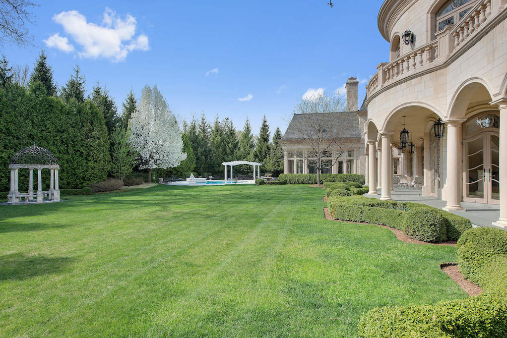 68 Locust Road Winnetka, Illinois 60093 - Back Yard