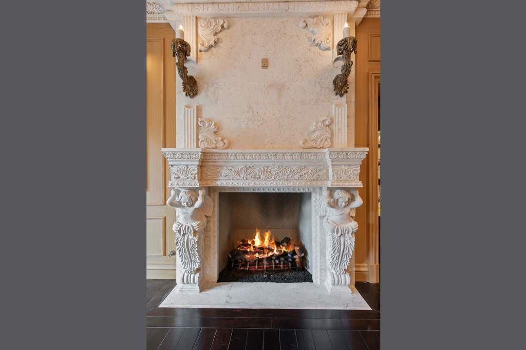 68 Locust Road Winnetka, Illinois 60093 - Family Room