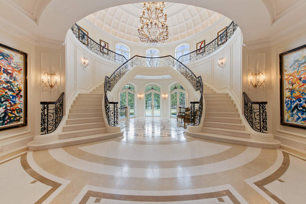 68 Locust Road Winnetka, Illinois 60093 - Foyer