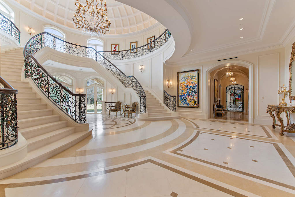 68 Locust Road Winnetka, Illinois 60093 - Foyer