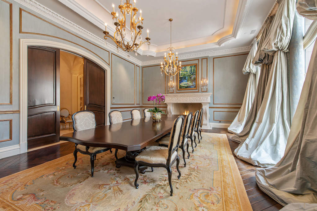 68 Locust Road Winnetka, Illinois 60093 - Dining Room