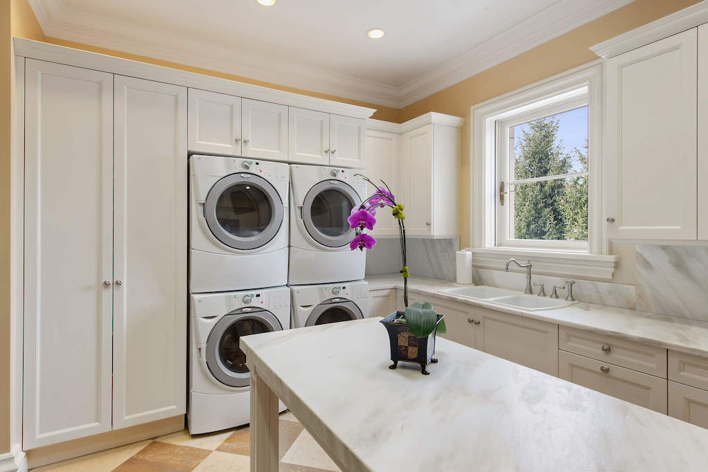 68 Locust Road Winnetka, Illinois 60093 - Laundry Room