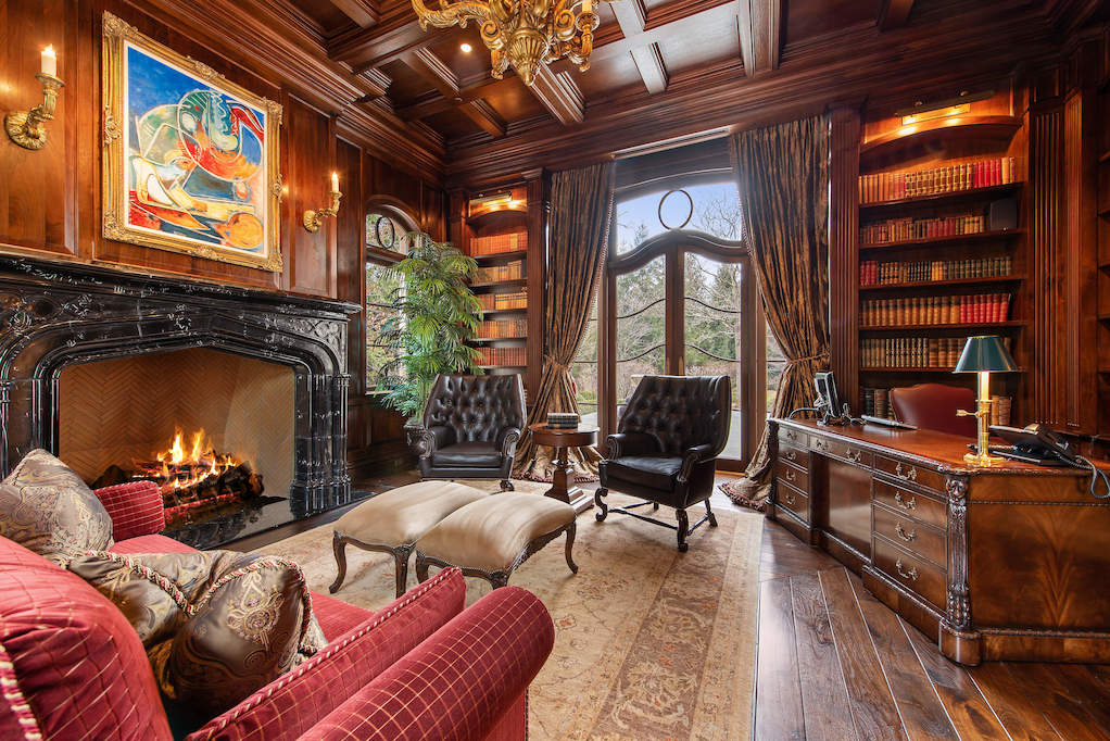 68 Locust Road Winnetka, Illinois 60093 - Library