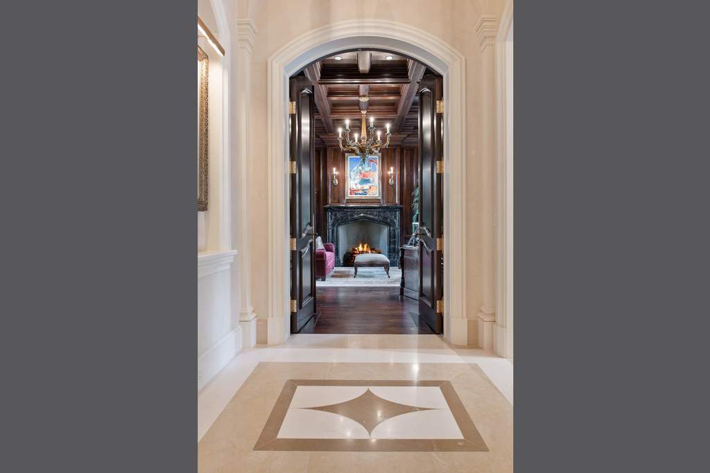 68 Locust Road Winnetka, Illinois 60093 - Library