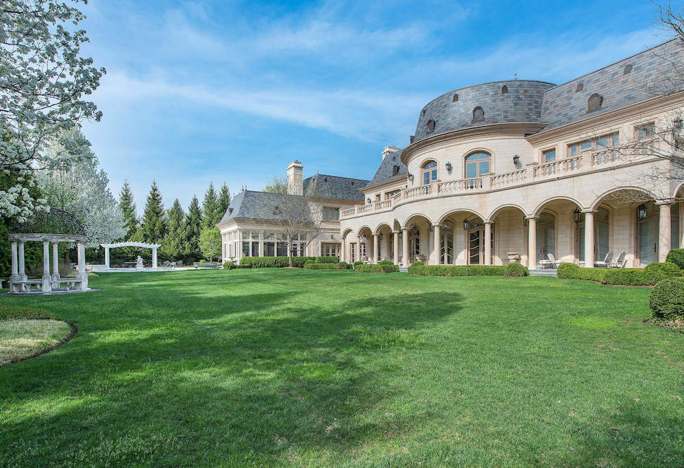 68 Locust Road Winnetka, Illinois 60093 - Rear View