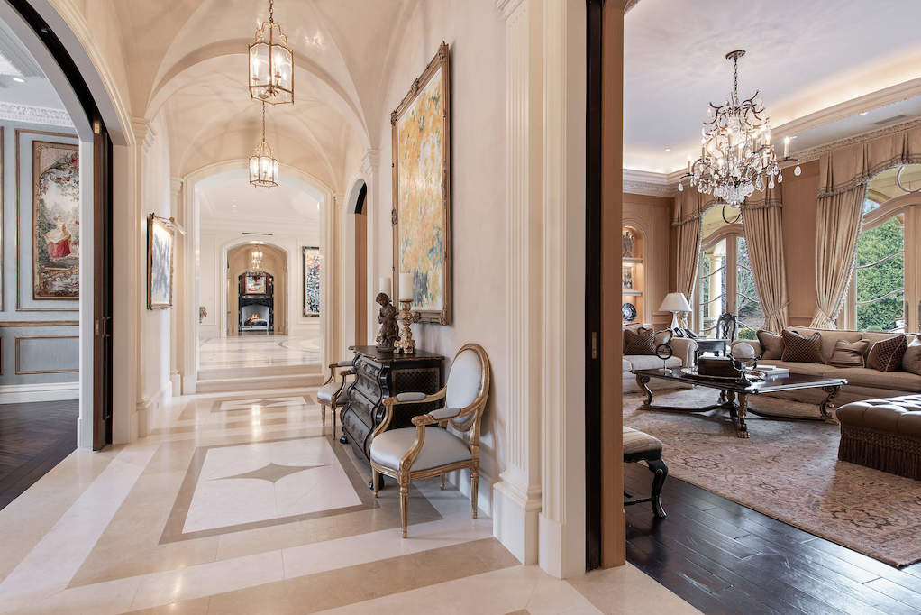 68 Locust Road Winnetka, Illinois 60093 - Hallway
