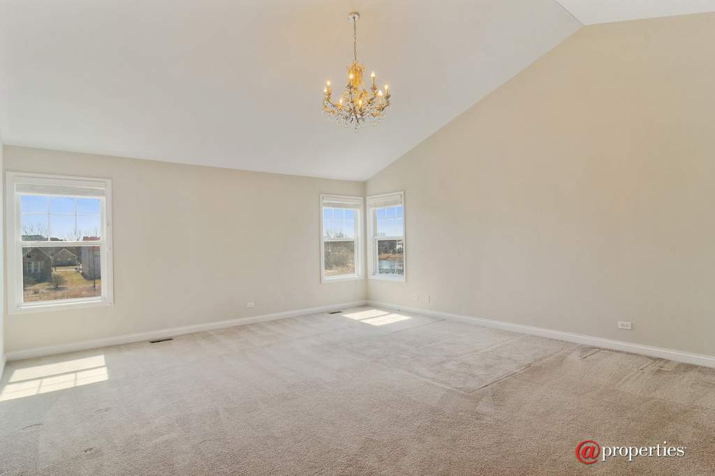 1361 Grantham Drive Schaumburg, Illinois 60193 - Master Bedroom