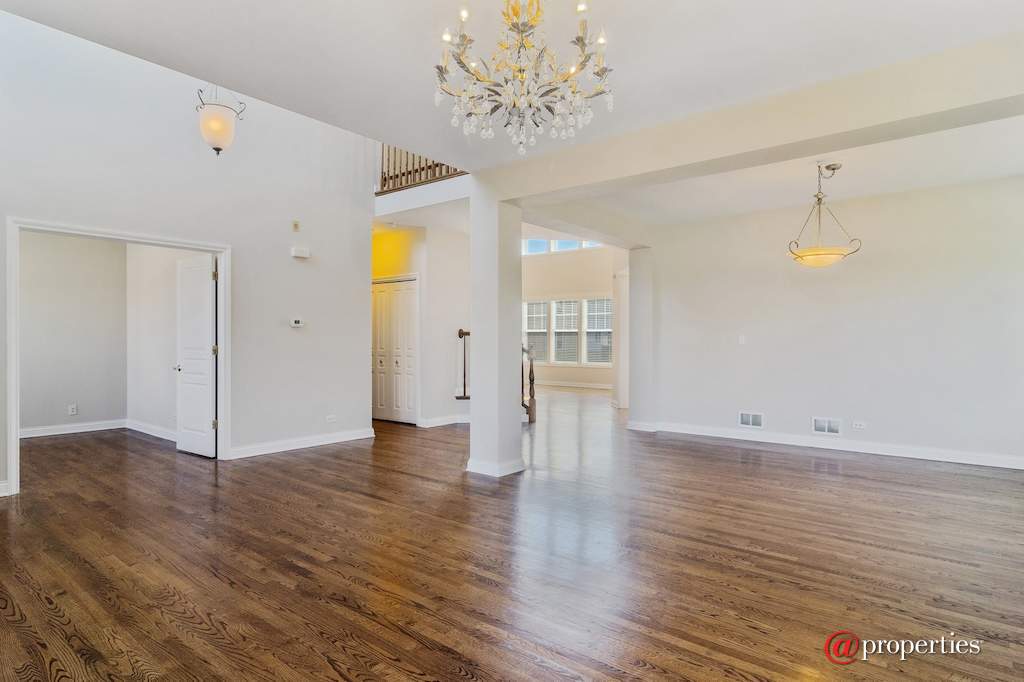 1361 Grantham Drive Schaumburg, Illinois 60193 - Living Room
