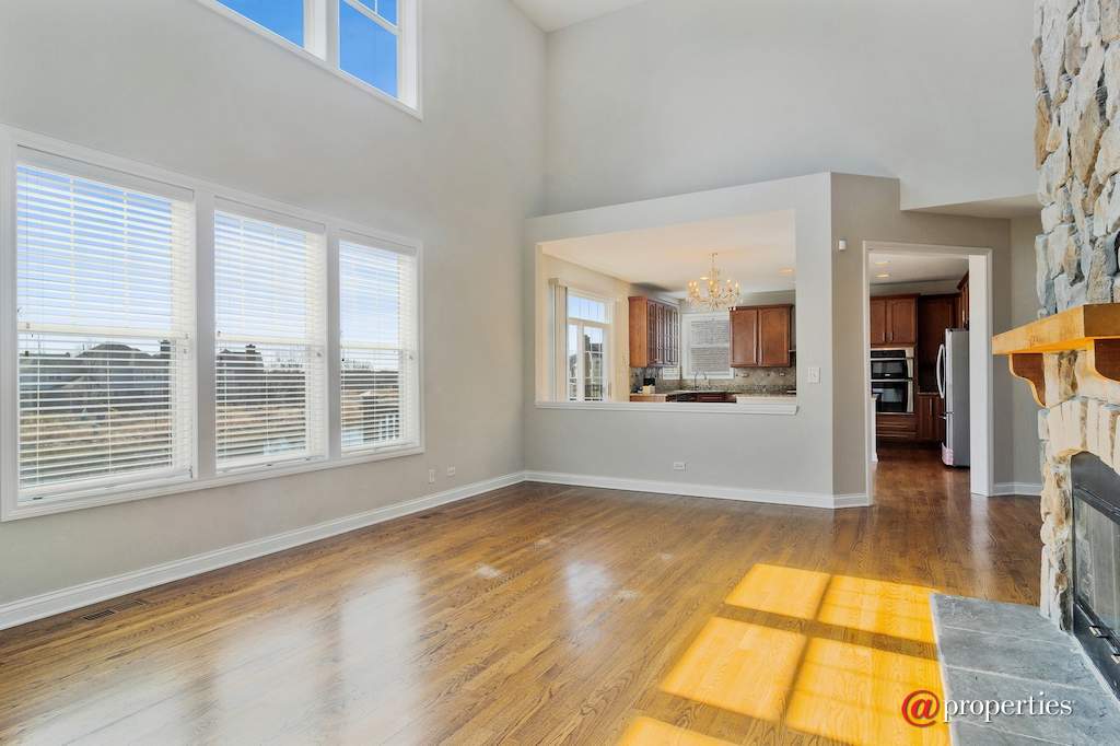 1361 Grantham Drive Schaumburg, Illinois 60193 - Great Room