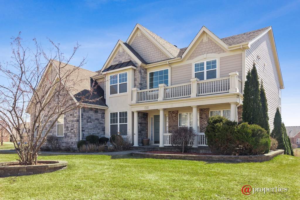 1361 Grantham Drive Schaumburg, Illinois 60193 - Front View