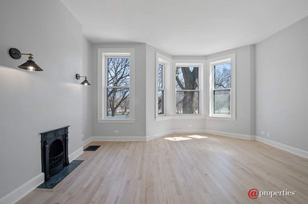 5408 S Kimbark Avenue Chicago, Illinois 60615 - Living Room