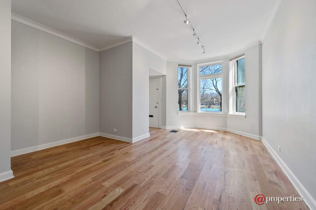 5408 S Kimbark Avenue Chicago, Illinois 60615 - Living Room