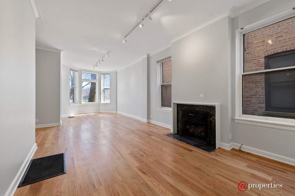 5408 S Kimbark Avenue Chicago, Illinois 60615 - Living Room