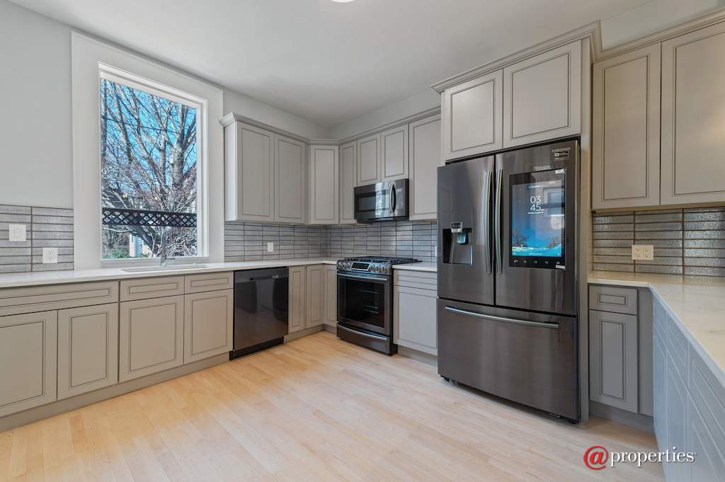 5408 S Kimbark Avenue Chicago, Illinois 60615 - Kitchen