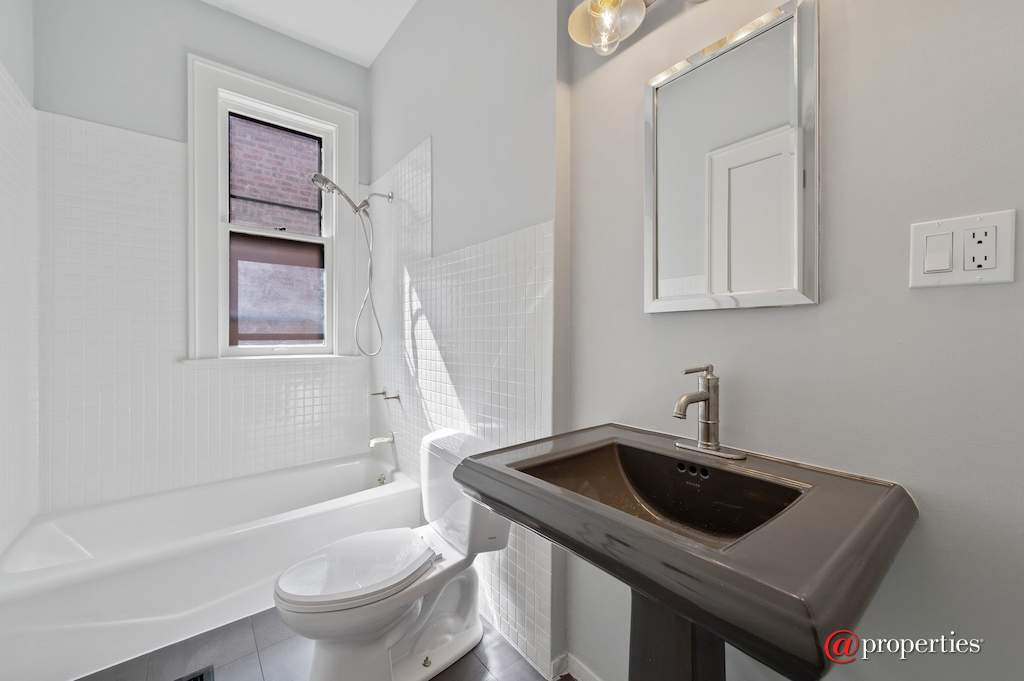 5408 S Kimbark Avenue Chicago, Illinois 60615 - Bathroom