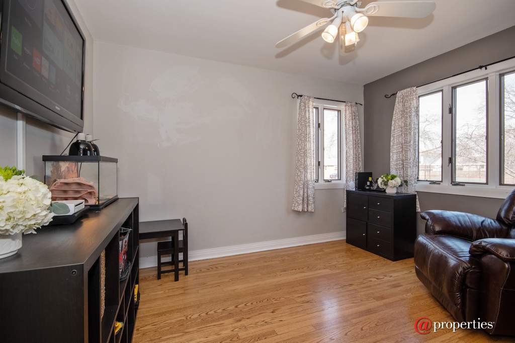 9115 29th Street Brookfield, Illinois 60513 - Bedroom