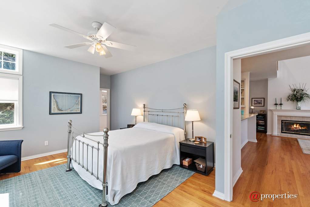 18460 Dunecrest Drive #16 New Buffalo, Michigan 49117 - Master Bedroom