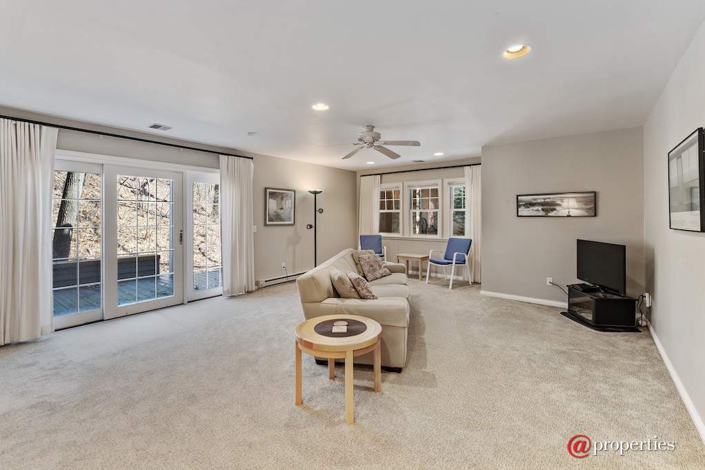 18460 Dunecrest Drive #16 New Buffalo, Michigan 49117 - Lower Level