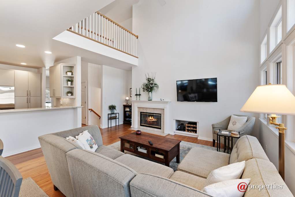 18460 Dunecrest Drive #16 New Buffalo, Michigan 49117 - Living Room