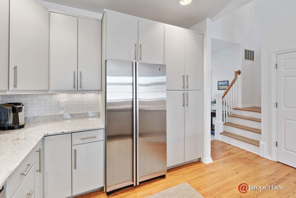 18460 Dunecrest Drive #16 New Buffalo, Michigan 49117 - Kitchen