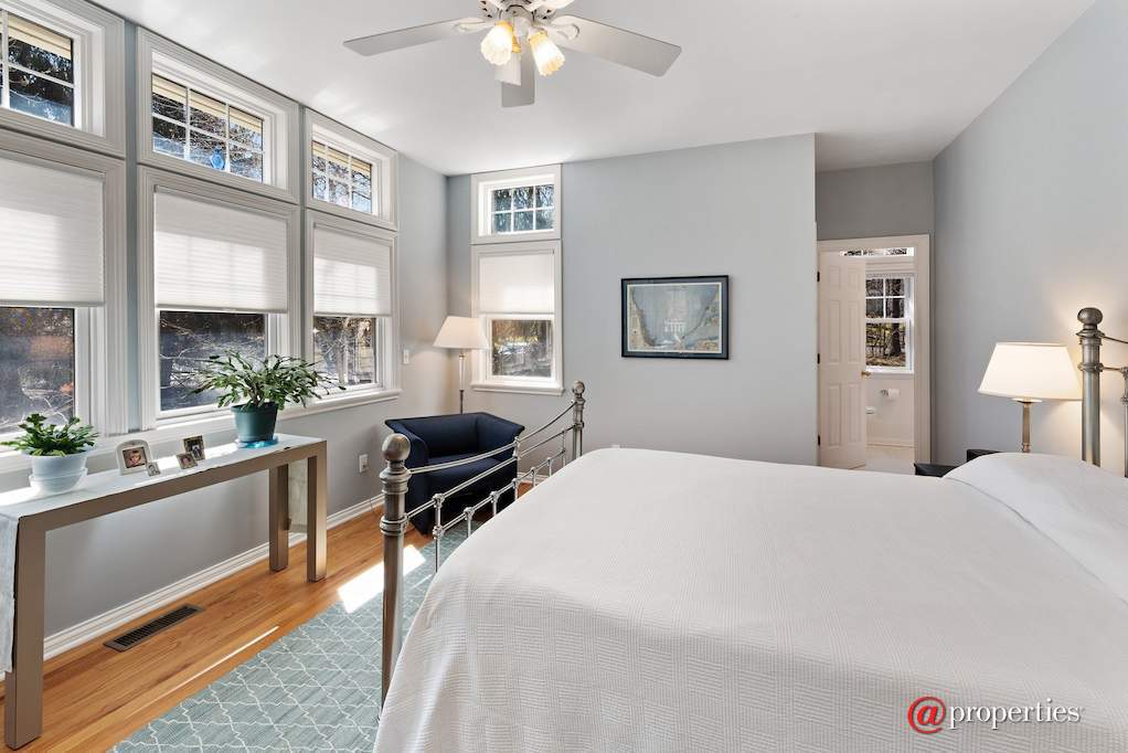 18460 Dunecrest Drive #16 New Buffalo, Michigan 49117 - Master Bedroom